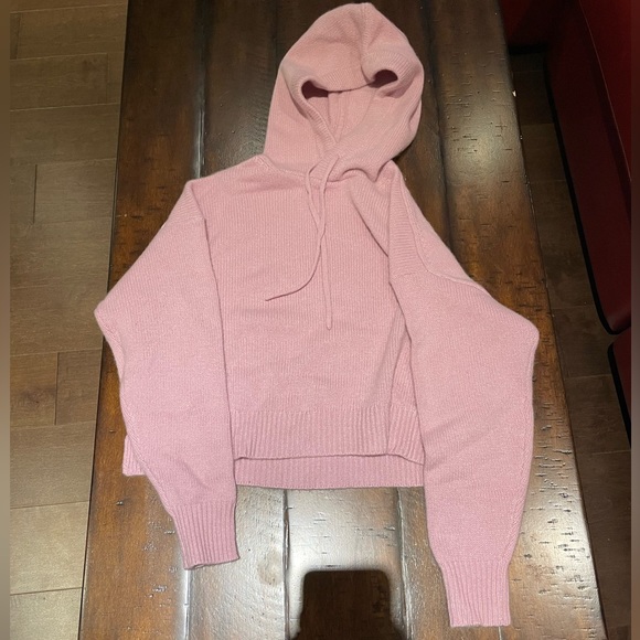 Aritzia sweater pink - Picture 1 of 3